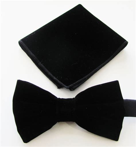 men's black velvet bow tie.